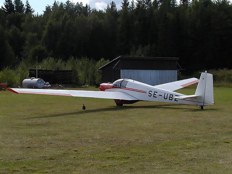 Motorsegelflygplanet som Ånge Flygklubb använder för utbildning av piloter.